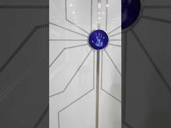 Hãy theo tôi để tham quan phòng trưng bày nhà máy của chúng tôi.